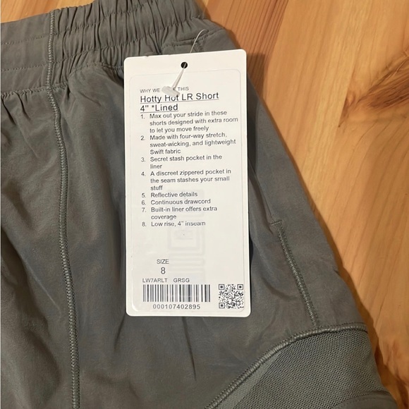 Lululemon Hotty Hot LR short 4” Grey Sage NWT Sz 8 - Picture 3 of 3
